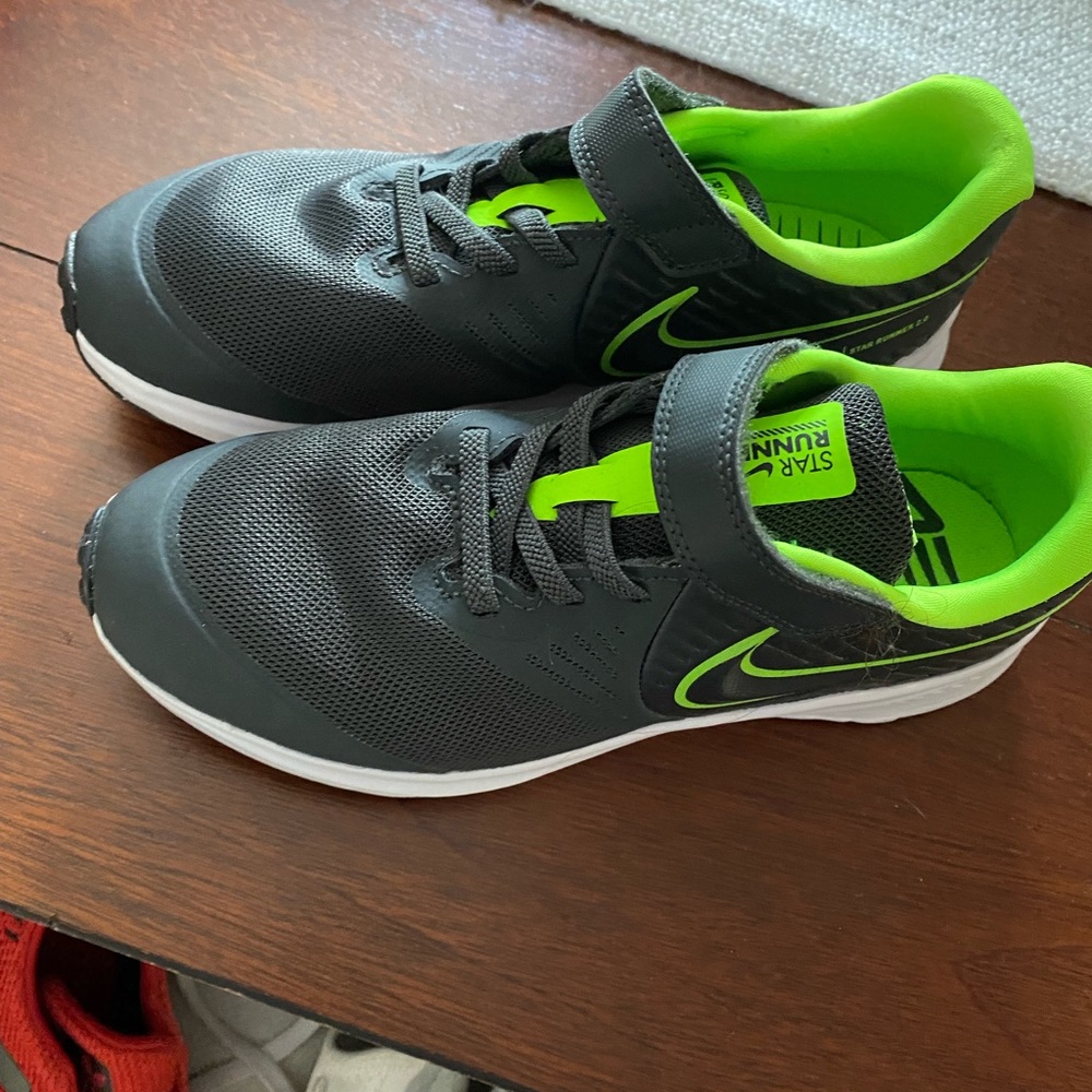 Boys Nike sneakers size 3 youth